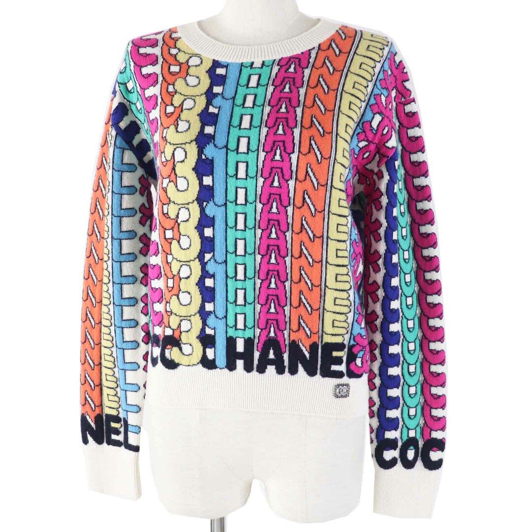 CHANEL - 極美品◎CHANEL シャネル P71599 ロゴ総柄 カシミヤ100％ ストーン付きココマーク 長袖 ニットプルオーバー マルチ 34 UK製 レディース