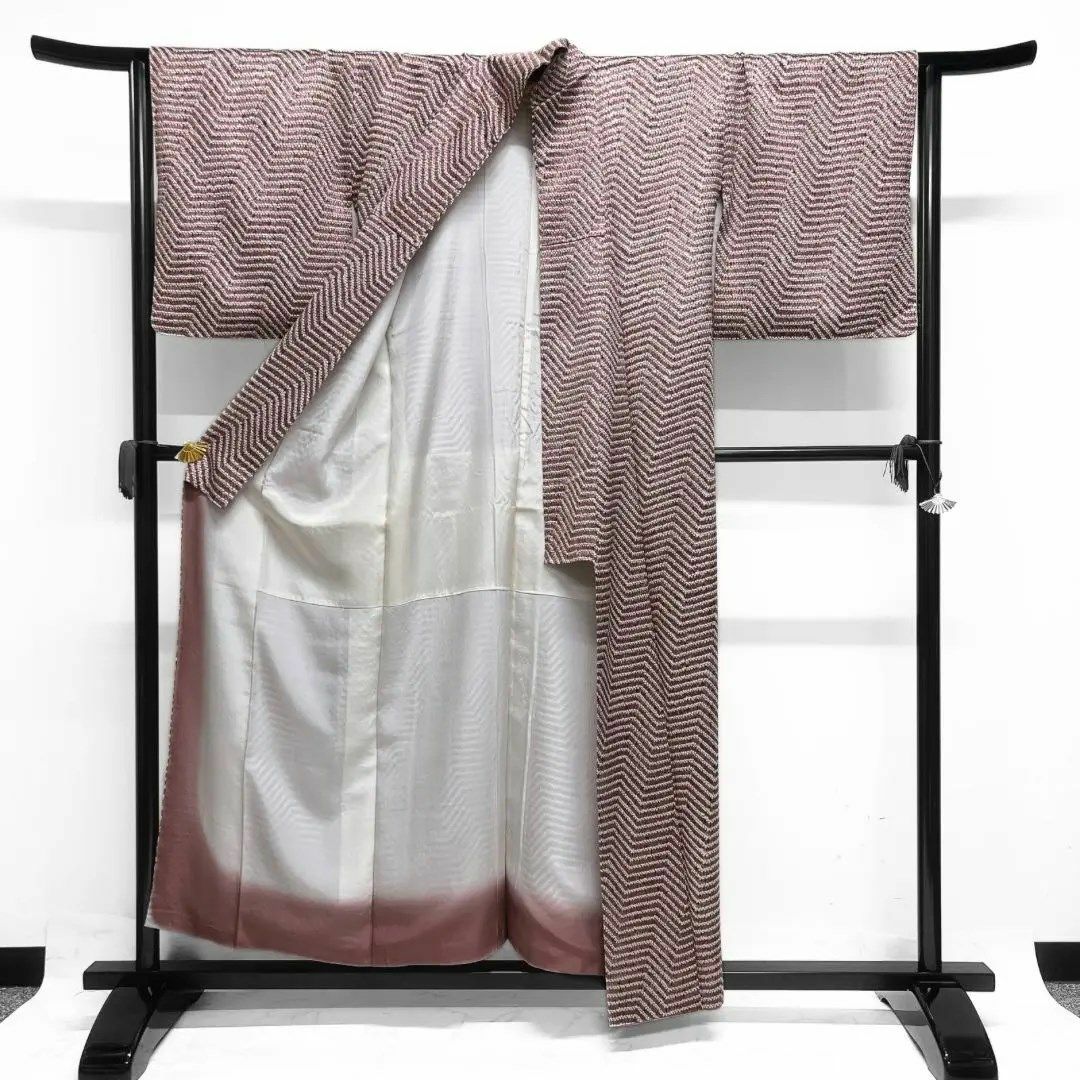 小紋 総絞り 杉綾紋 板締め ギザギザ ワインレッド 着物 105a d 小紋 総絞り 杉綾紋 板締め ギザギザ ワインレッド 着物 105a d