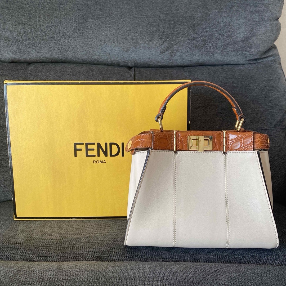FENDI - FENDI ピーカーブー ハンドバッグ ホワイト/ブラウンの FENDI - FENDI ピーカーブー ハンドバッグ ホワイト/ブラウンの
