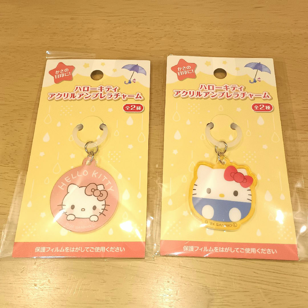 ハローキティ アクリル アンブレラチャーム2点 めじるしアクセサリー キャンドゥ エンタメ/ホビーのおもちゃ/ぬいぐるみ(キャラクターグッズ)の商品写真