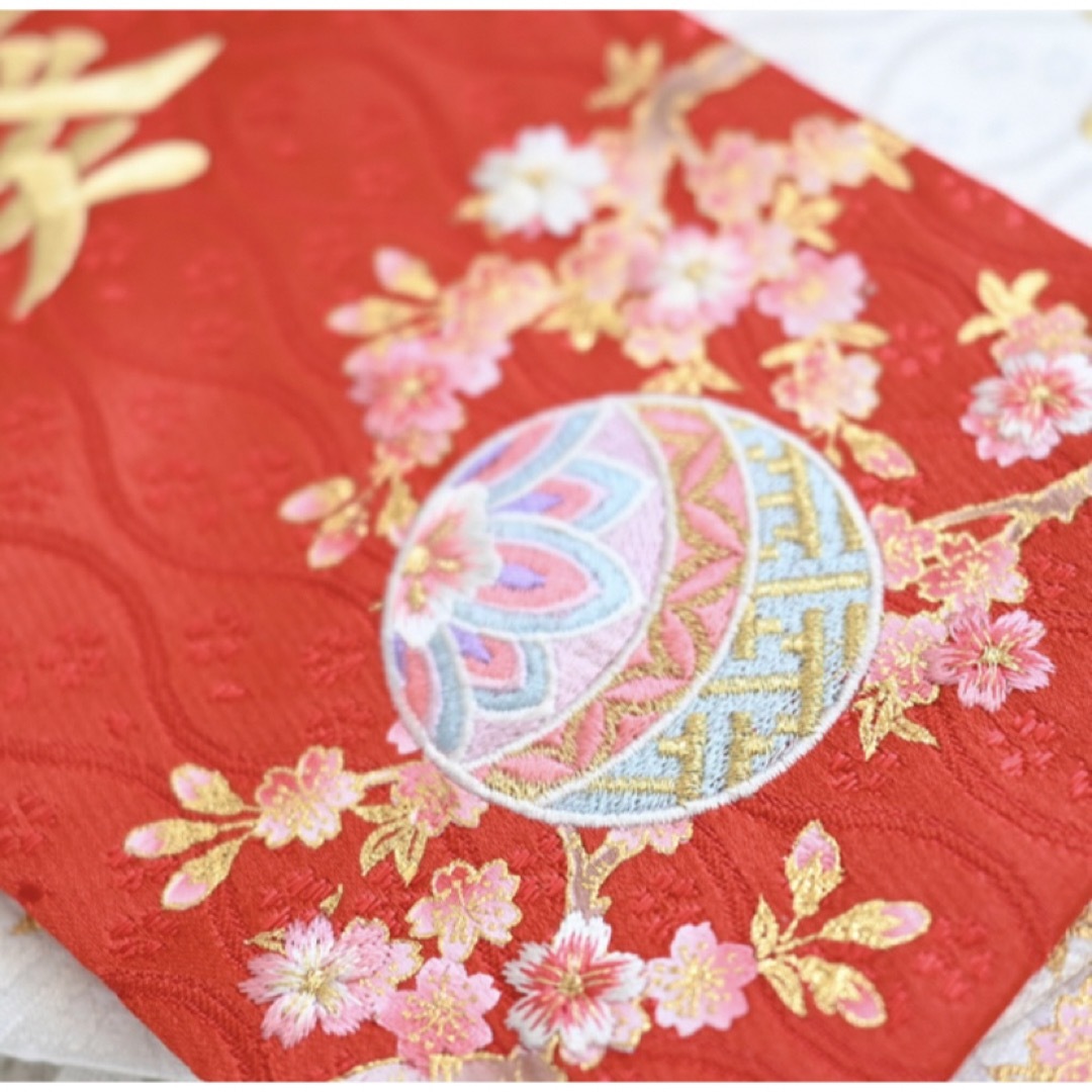 女の子♪赤金襴生地×刺繍のお名前旗♪送料無料【スタンド付】 女の子♪赤金襴生地×刺繍のお名前旗♪送料無料【スタンド付】