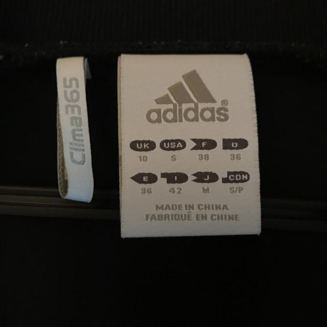 adidas(アディダス)の《超美品》アディダス 薄手ブルゾン Mサイズ レディースのジャケット/アウター(ブルゾン)の商品写真