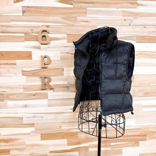 ZARA - ZARA ショートダウンベストの通販 by 😊|ザラならラクマ ZARA - ZARA ショートダウンベストの通販 by 😊|ザラならラクマ