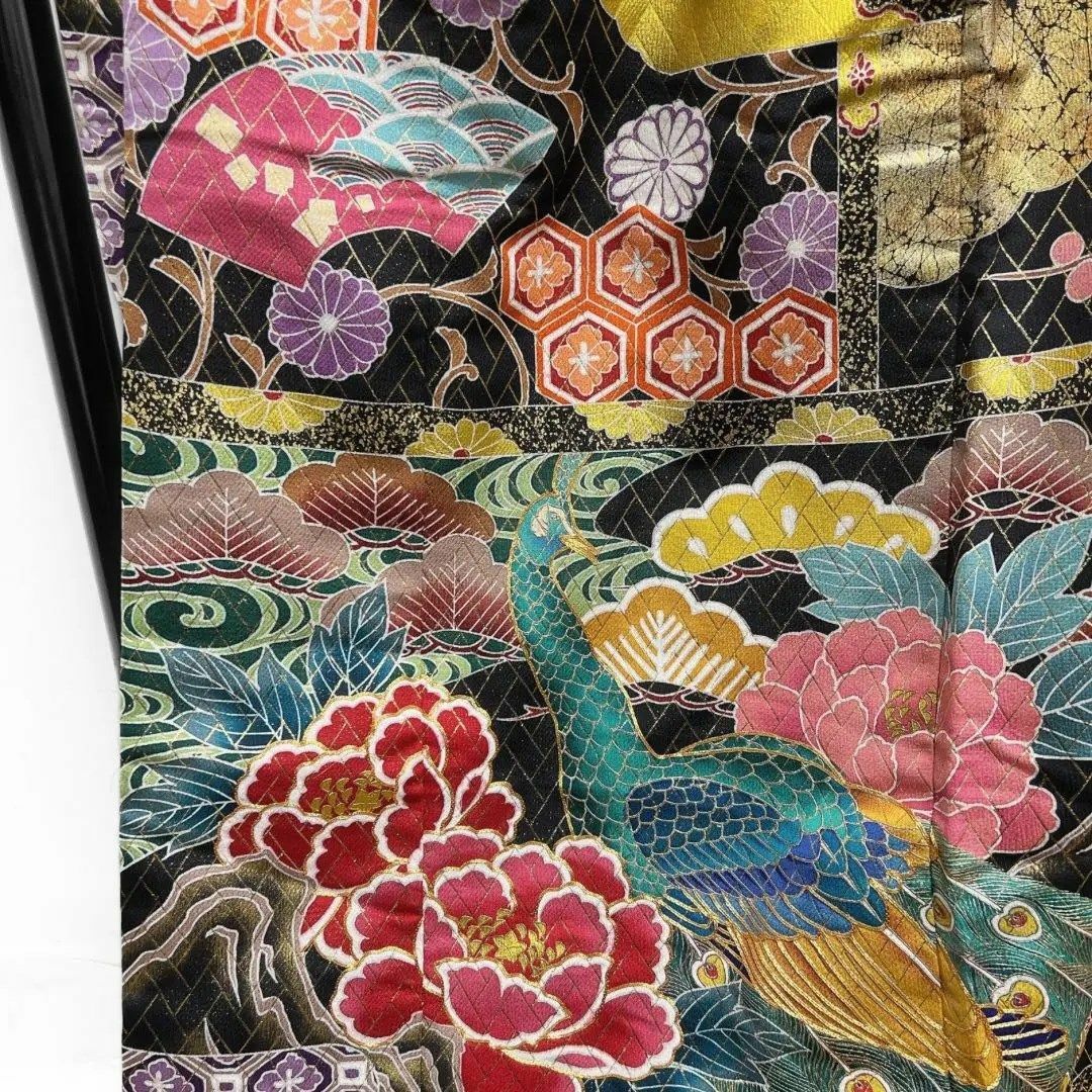 色打掛 金駒刺繍 孔雀 牡丹 御所車 松竹梅 菊 伝統和模様 着物 色打掛 金駒刺繍 孔雀 牡丹 御所車 松竹梅 菊 伝統和模様 着物