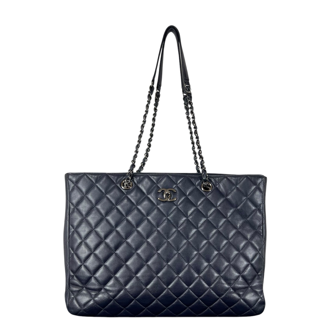 CHANEL - CHANEL マトラッセ ラムスキン チェーントートバッグ CHANEL - CHANEL マトラッセ ラムスキン チェーントートバッグ