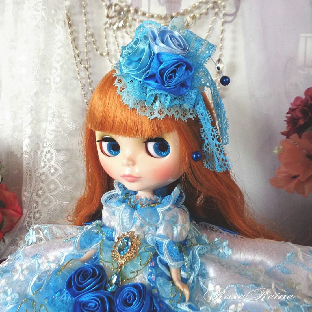 フロイラインの夢 パールホワイト&ブルーの小花柄のボリューム フロイラインの夢 パールホワイト&ブルーの小花柄のボリューム