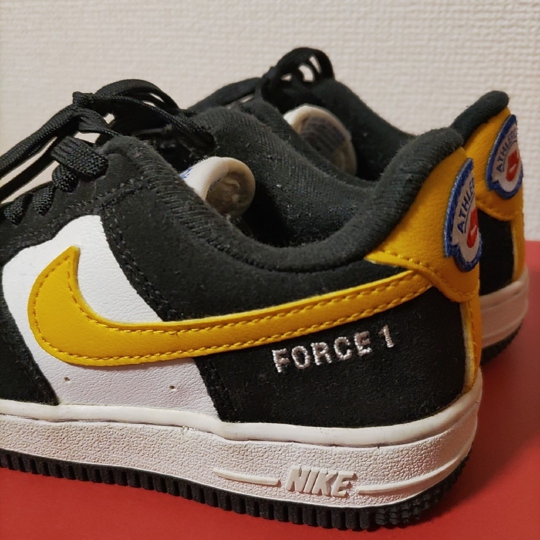 NIKE - ナイキAF1刺繍17.5cm黒キッズ白 '07黄色LV8 AIR FORCE 1 NIKE - ナイキAF1刺繍17.5cm黒キッズ白 '07黄色LV8 AIR FORCE 1