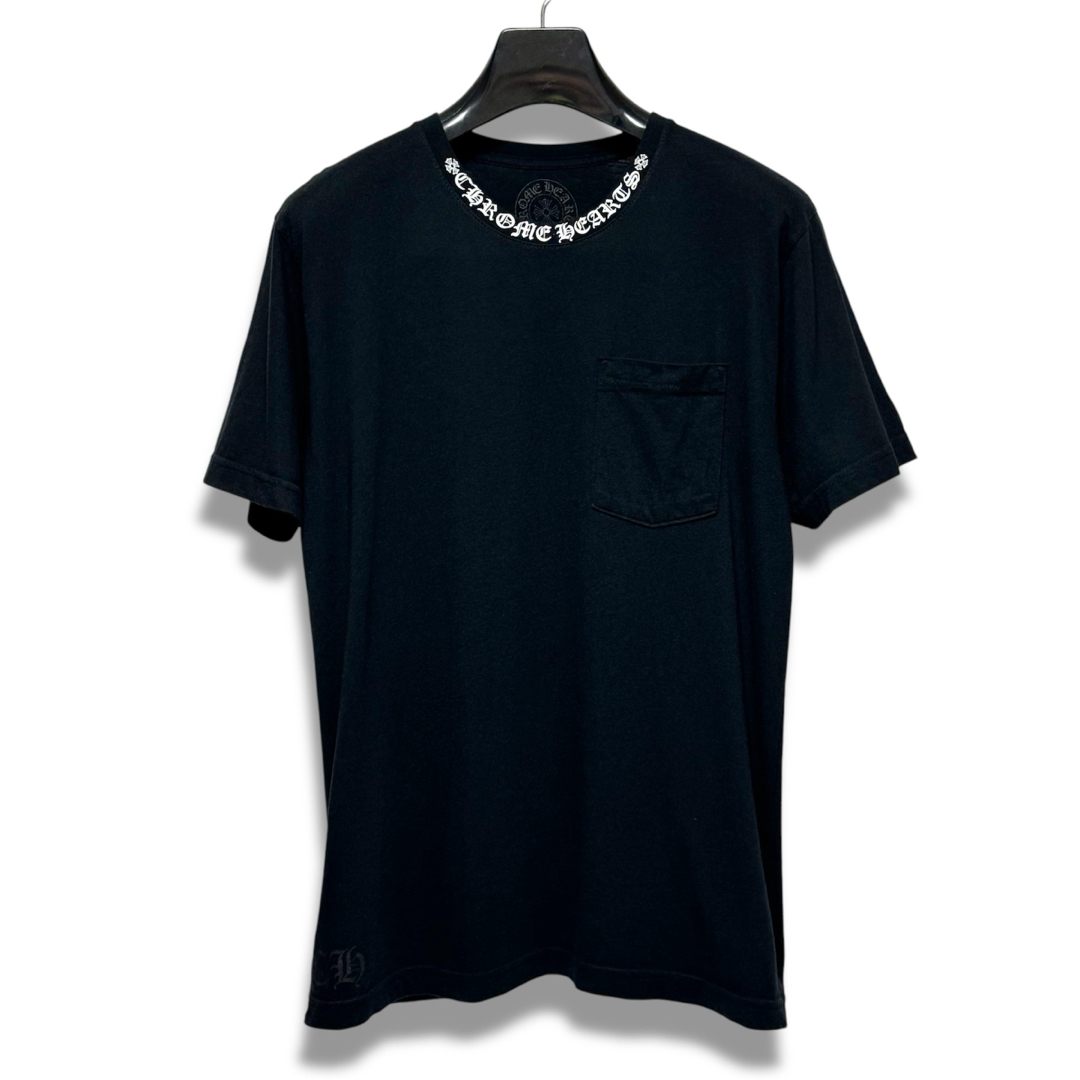 クロムハーツ ネックロゴ ホースシュー Tシャツ 胸ポケット クロムハーツ ネックロゴ ホースシュー Tシャツ 胸ポケット