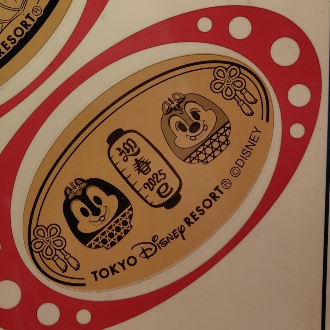 チップ&デール(チップアンドデール)のTDR 2025年お正月のスーベニアメダル チップ&デール エンタメ/ホビーのおもちゃ/ぬいぐるみ(キャラクターグッズ)の商品写真