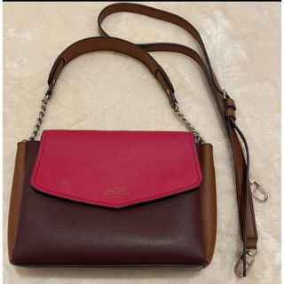 GUESS(ショルダーバッグ ・ ブラウン/茶色系)のフリマアイテム一覧 GUESS(ショルダーバッグ ・ ブラウン/茶色系)のフリマアイテム一覧