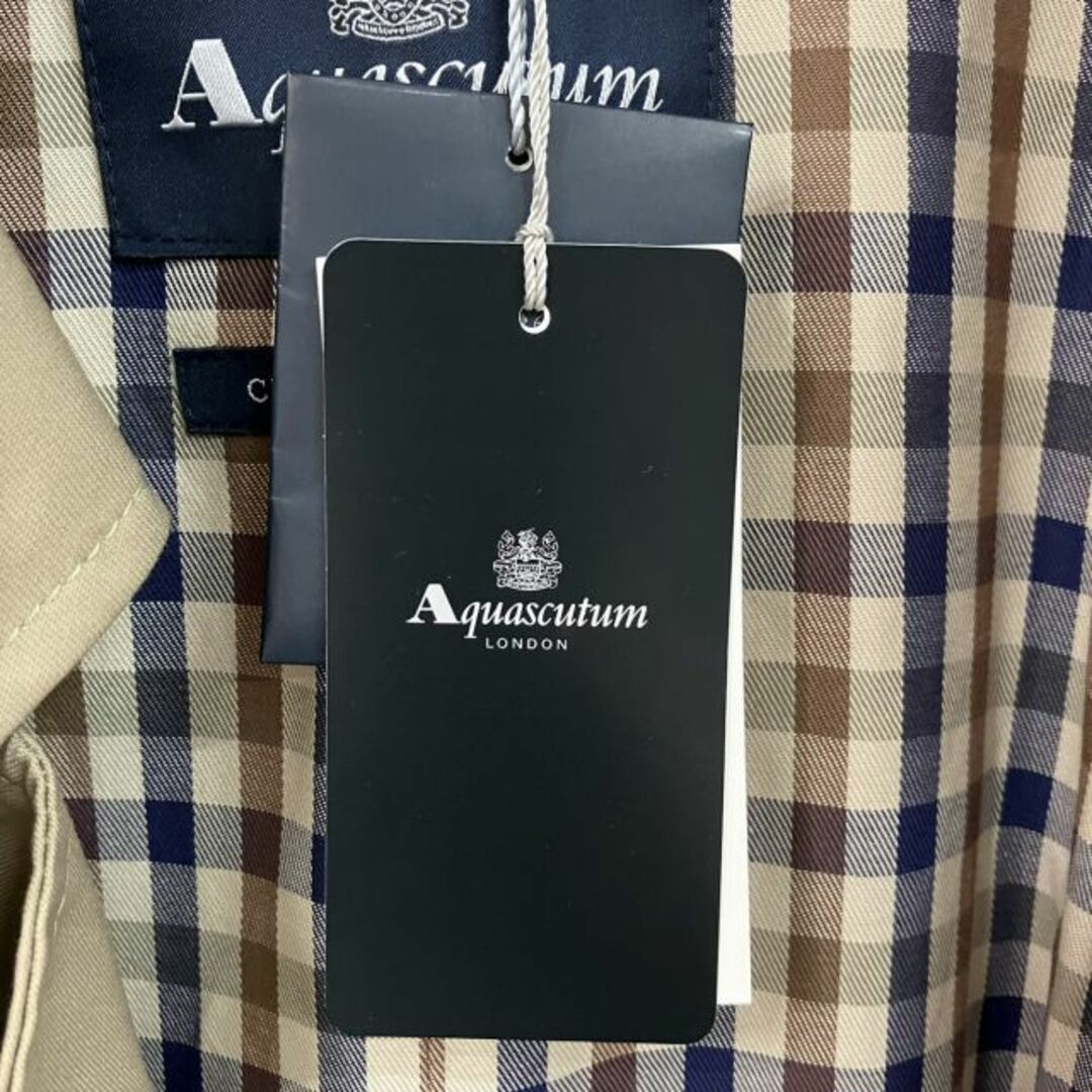 AQUA SCUTUM - アクアスキュータム タグ付き トレンチコート AQUA SCUTUM - アクアスキュータム タグ付き トレンチコート