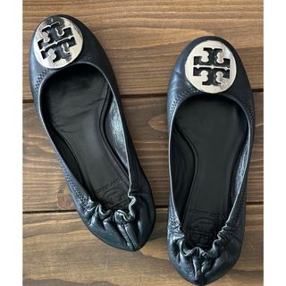 Tory Burch(バレエシューズ ・ シルバー/銀色系)のフリマ Tory Burch(バレエシューズ ・ シルバー/銀色系)のフリマ