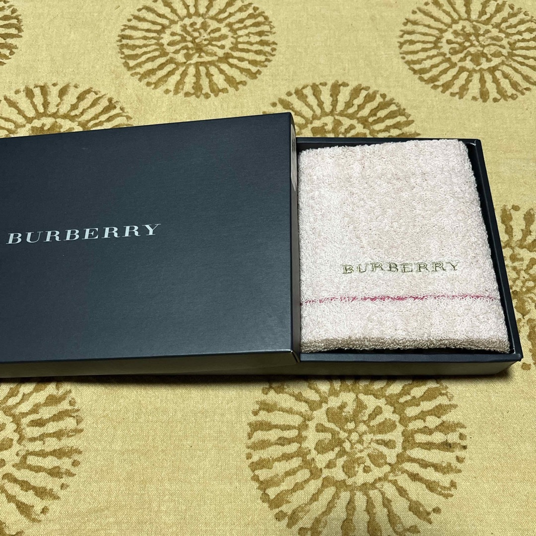 BURBERRY(バーバリー)のSALE⭐︎No.２⭐︎BURBERRY  ウォッシュタオル　新品未使用 レディースのファッション小物(ハンカチ)の商品写真