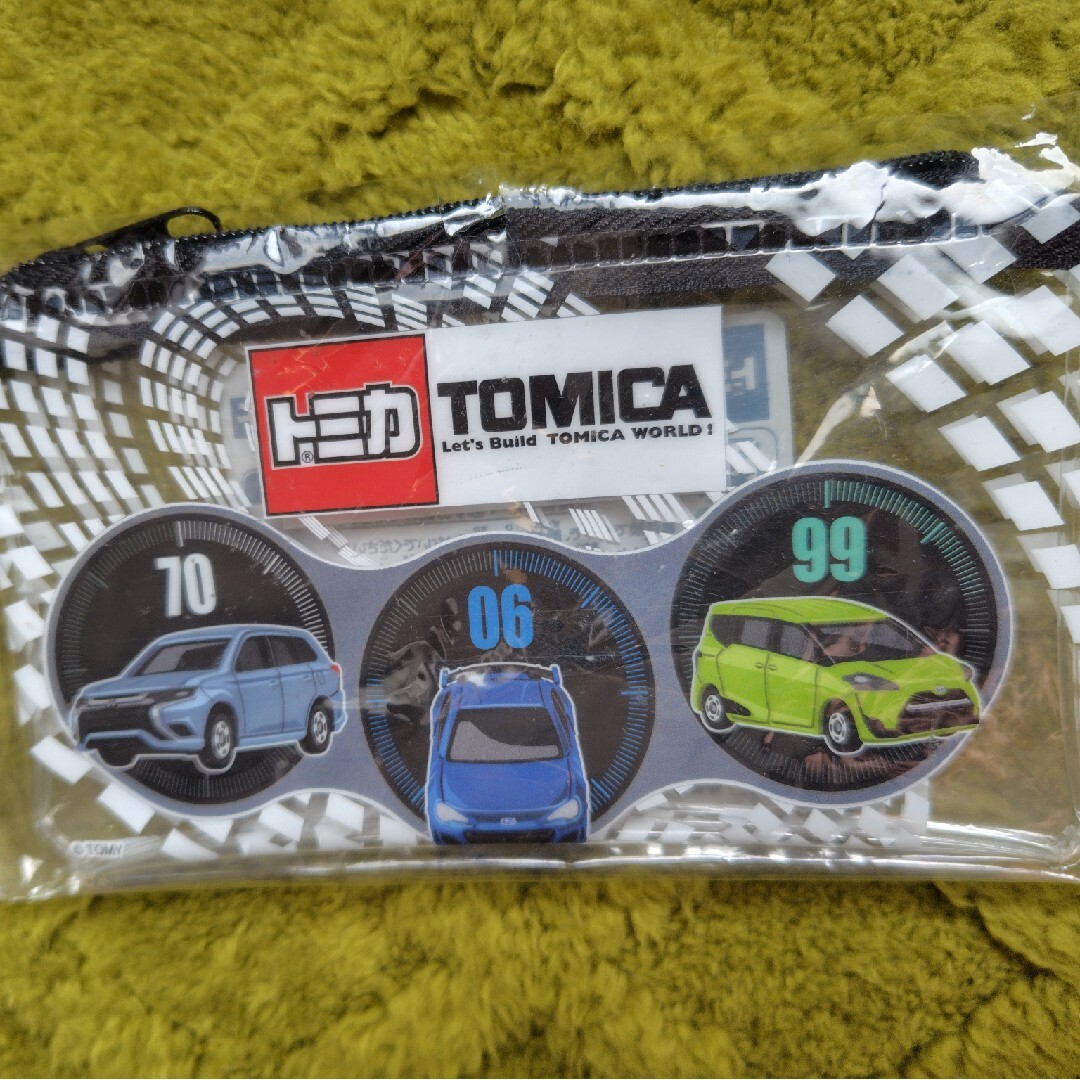 Takara Tomy(タカラトミー)のトミカ クリアポーチ ビニールバッグ 小銭入れ 小物入れ エンタメ/ホビーのエンタメ その他(その他)の商品写真