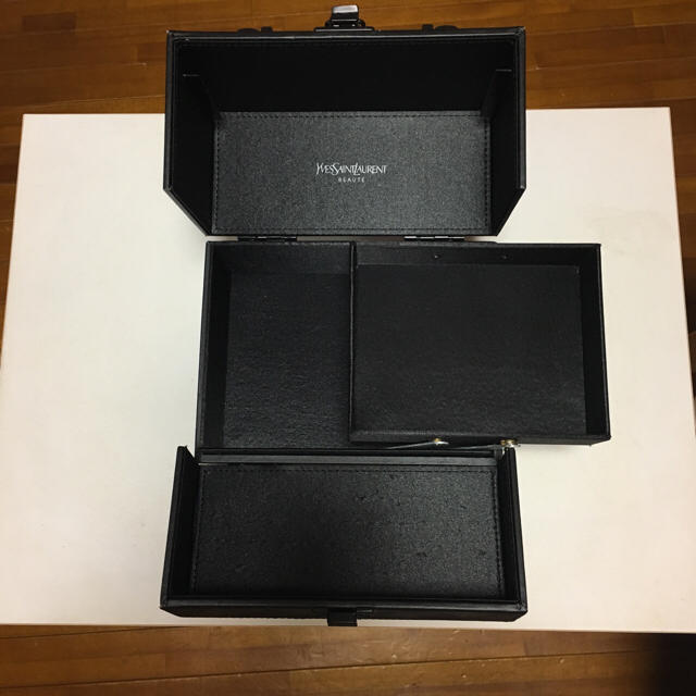 Yves Saint Laurent Beaute(イヴサンローランボーテ)のYSL コスメボックス コスメ/美容のキット/セット(その他)の商品写真