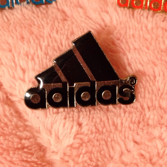 adidas(アディダス)のadidas ピンバッチ その他のその他(その他)の商品写真