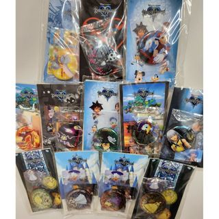 ディズニー(Disney)のキングダムハーツ　食玩　缶バッジ&ステッカー(バッジ/ピンバッジ)