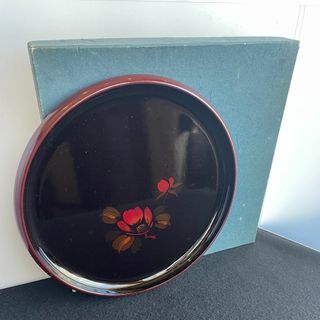 高級漆器 丸盆 天然木 厚手 椿文 黒漆 朱漆 未使用 美品 元箱(漆芸)