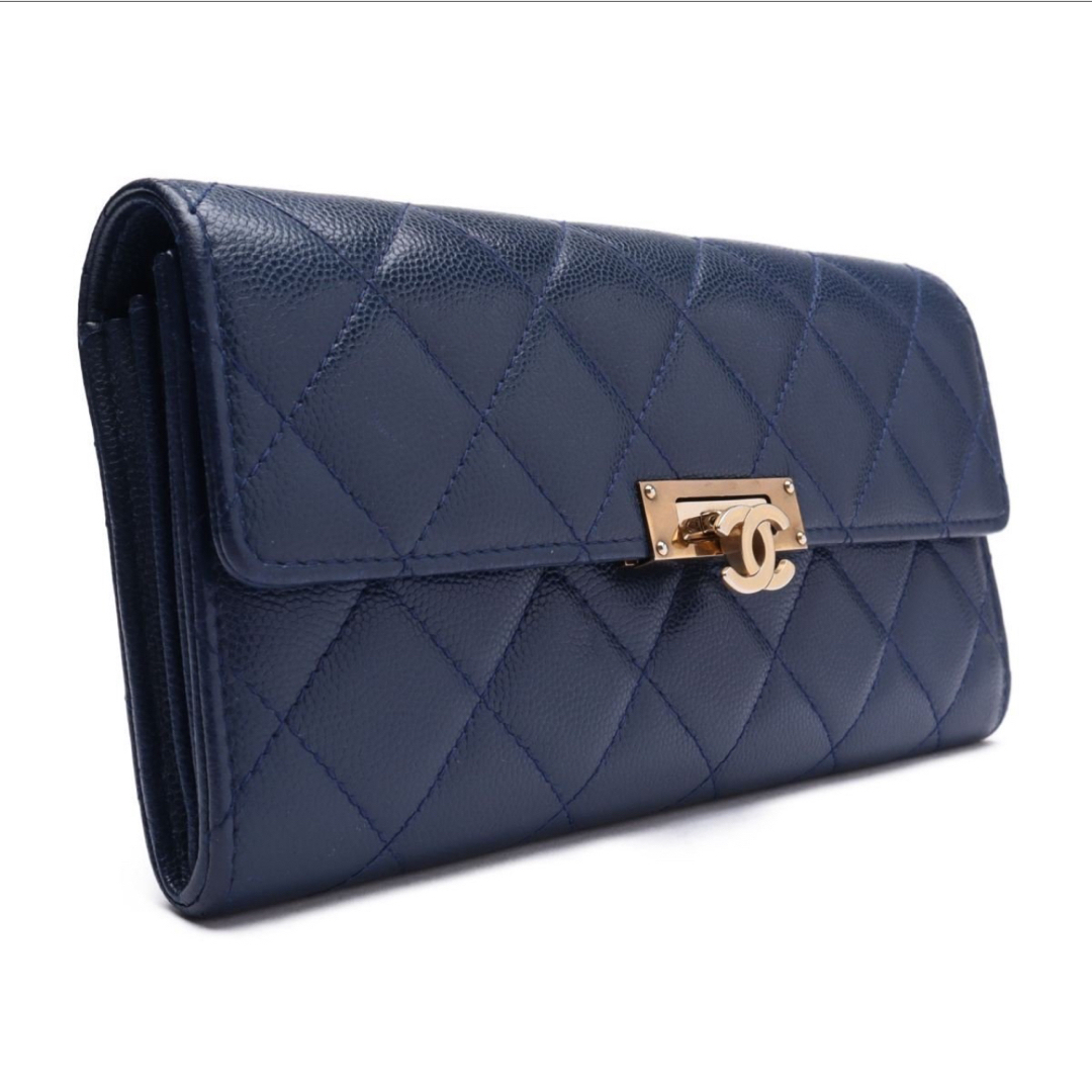 CHANEL - キャビアスキン マトラッセ ココロック 二つ折り長財布 CHANEL - キャビアスキン マトラッセ ココロック 二つ折り長財布