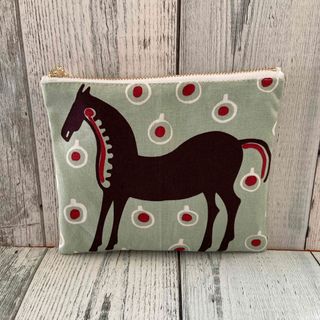 ハンドメイド　ぺたんこポーチ　マリメッコムスタタンマ(ポーチ)