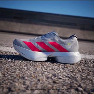 adidas(シューズ ・ シルバー/銀色系)のフリマアイテム一覧 adidas(シューズ ・ シルバー/銀色系)のフリマアイテム一覧