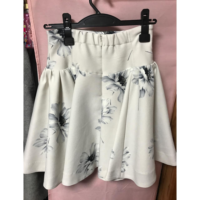 SNIDEL(スナイデル)の花柄スカート レディースのスカート(ミニスカート)の商品写真