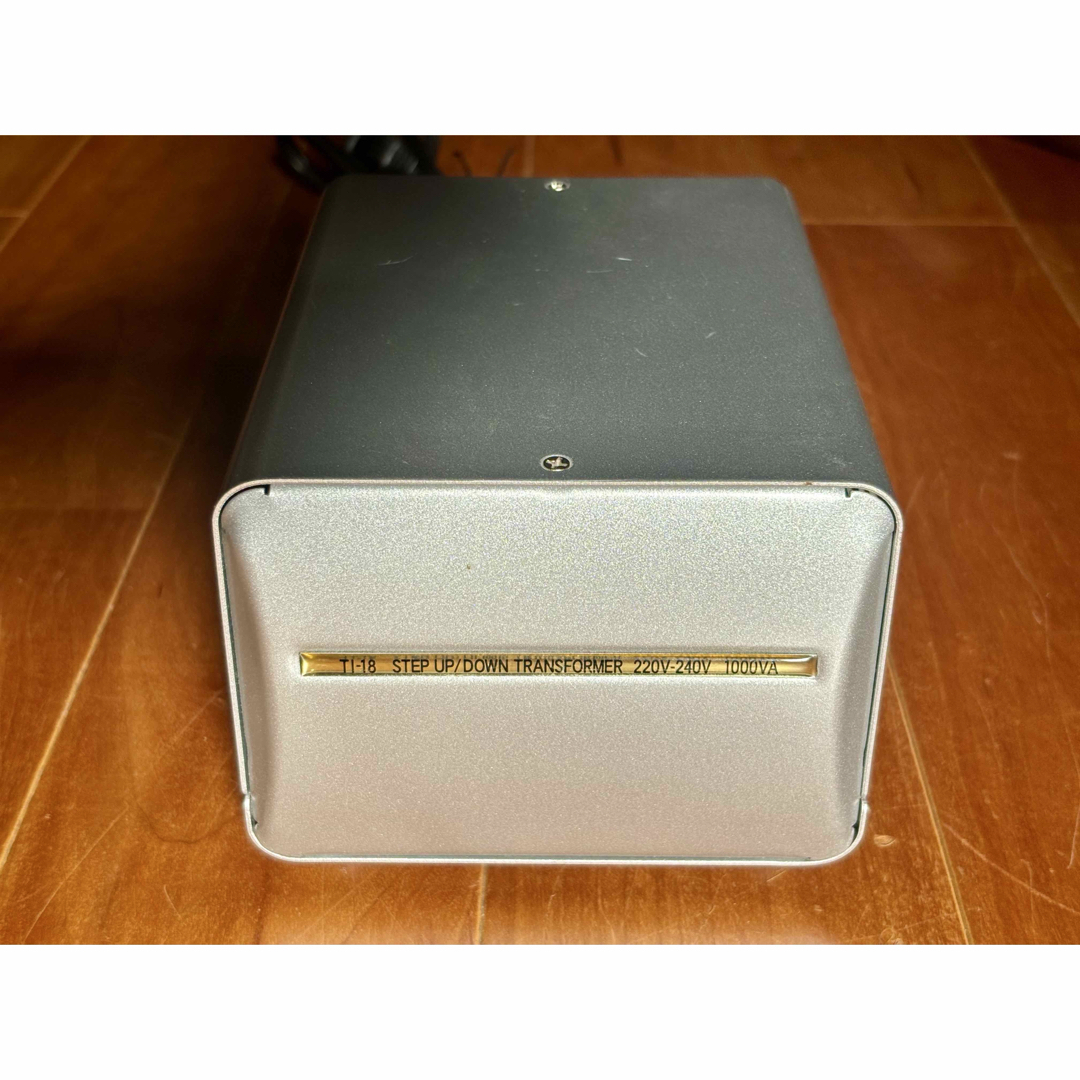 カシムラ TI-20 海外国内用変圧器 欲しけれ AC 220V~240V / 1500W カシムラ TI-20 海外国内用変圧器 欲しけれ AC 220V~240V / 1500W