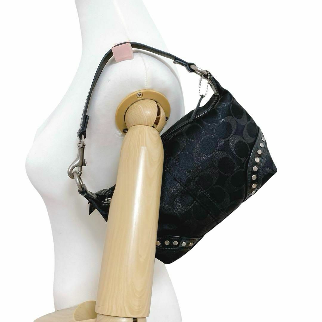 極美品 COACH ミニハンドバッグ ポーチ スタッズ ブラック 極美品 COACH ミニハンドバッグ ポーチ スタッズ ブラック