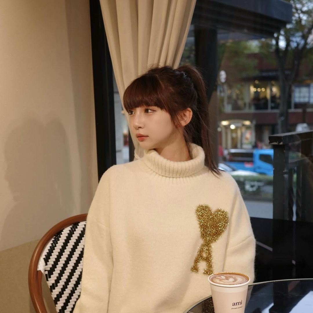 ami - amiparis ホワイト×ゴールド ハート タートルネック L の ami - amiparis ホワイト×ゴールド ハート タートルネック L の