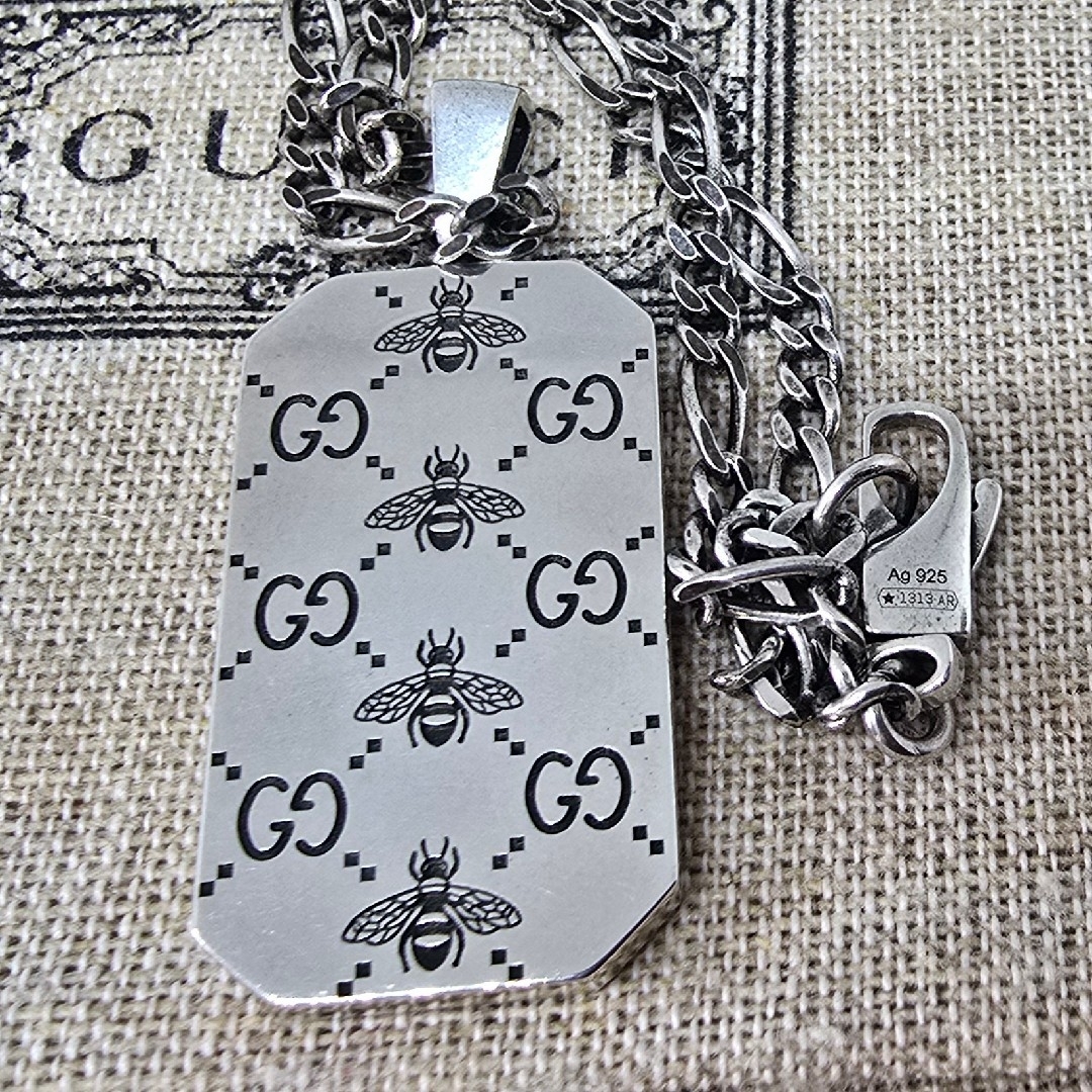 廃盤美品】GUCCI GG ビー エングレービング ペンダント ネックレス 廃盤美品】GUCCI GG ビー エングレービング ペンダント ネックレス