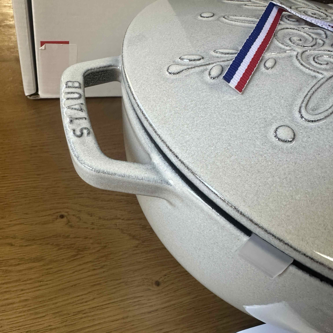 STAUB - 新品staub ストウブ スノーフレークココット STAUB - 新品staub ストウブ スノーフレークココット