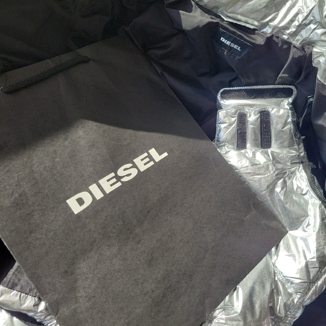 DIESEL - DIESEL ONLY THE BRAVE ユニセックスダウンジャケット DIESEL - DIESEL ONLY THE BRAVE ユニセックスダウンジャケット