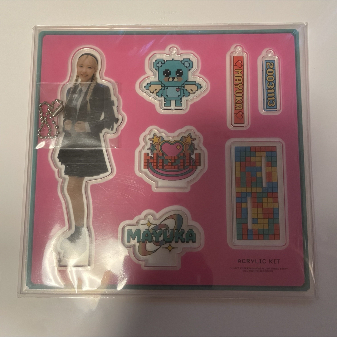 NiziU マユカ Press Play アクスタ アクリルスタンド エンタメ/ホビーのタレントグッズ(アイドルグッズ)の商品写真
