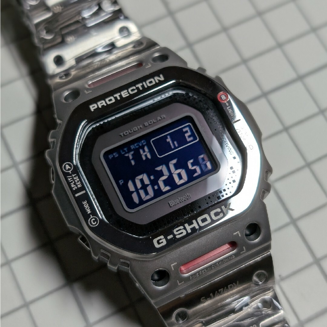 G-SHOCK(ジーショック)の美品 G-SHOCK GWB5600 電波ソーラー シルバーフルメタル メンズの時計(腕時計(デジタル))の商品写真