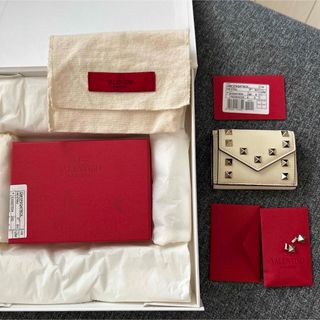 VALENTINO(財布 ・ ホワイト/白色系)のフリマアイテム一覧 VALENTINO(財布 ・ ホワイト/白色系)のフリマアイテム一覧