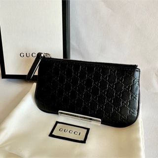 GUCCI - 美品 グッチ キーケース オールレザー ロゴ型押し 黒 GUCCI - 美品 グッチ キーケース オールレザー ロゴ型押し 黒