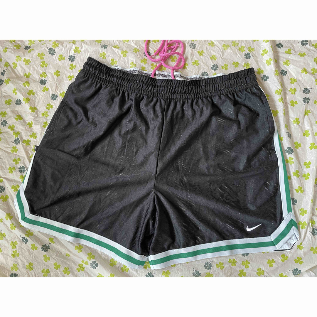 NIKE - NIKE バスパン 3XL バスケ ショーツ メッシュ フローラル NIKE - NIKE バスパン 3XL バスケ ショーツ メッシュ フローラル
