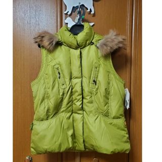 新品　タグ付き　ダウンベスト　Mサイズ　ピスタチオ色　チャイニーズラクーン　撥水(ダウンベスト)