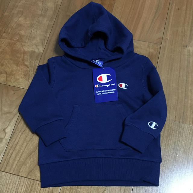 Champion(チャンピオン)の新品未使用♡champion パーカー キッズ/ベビー/マタニティのベビー服(~85cm)(トレーナー)の商品写真