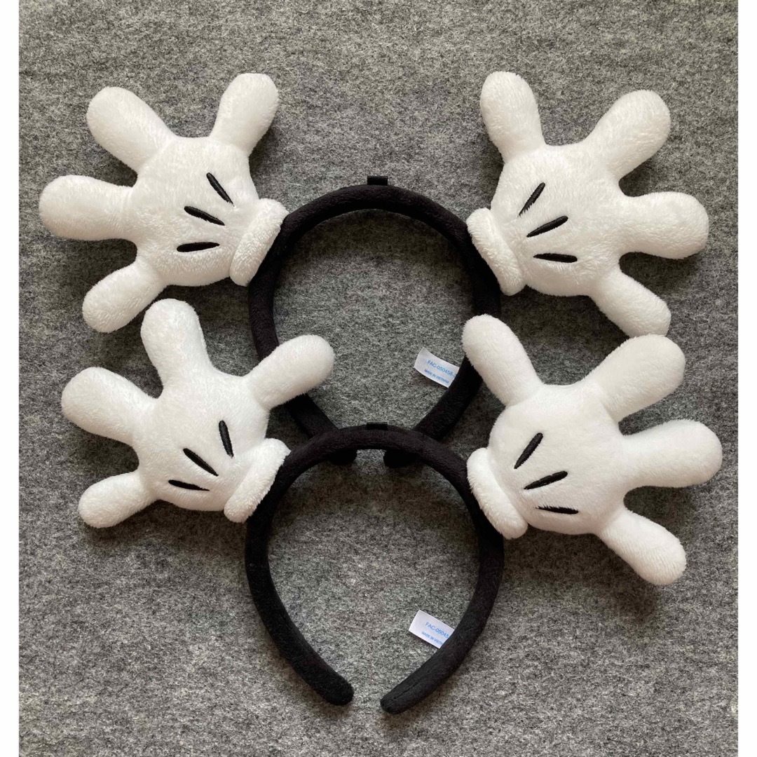 Disney(ディズニー)のディズニー カチューシャ ミッキー ハンド 手 2つ まとめ売り ハロウィン レディースのヘアアクセサリー(カチューシャ)の商品写真