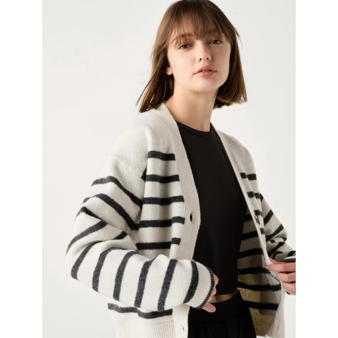 UNIQLO - 新品 ユニクロ スフレヤーンVネックショート UNIQLO - 新品 ユニクロ スフレヤーンVネックショート