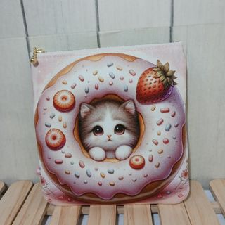ハンドメイドフリル付きフラットポーチ　猫パネル　キャット　にゃんこ　ドーナツ(ポーチ)