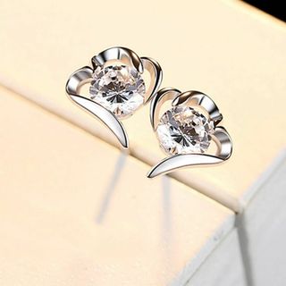 新品　ハートモチーフ クリスタルピアス(ピアス)