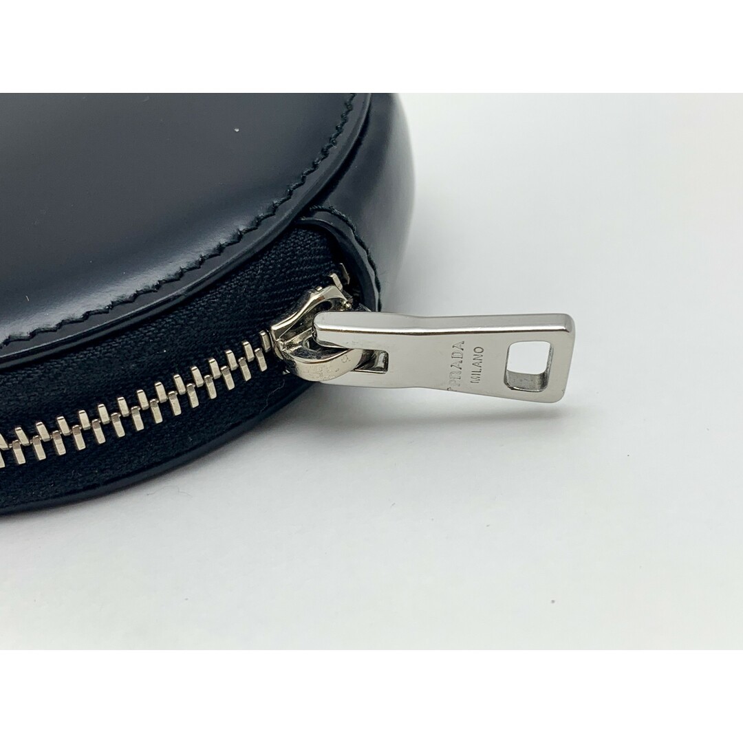 PRADA - PRADA プラダ トライアングルロゴ ブラック 黒 丸型 PRADA - PRADA プラダ トライアングルロゴ ブラック 黒 丸型