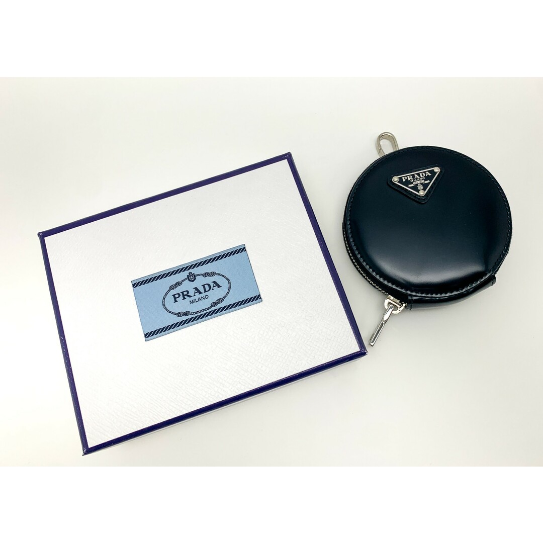 PRADA - PRADA プラダ トライアングルロゴ ブラック 黒 丸型 PRADA - PRADA プラダ トライアングルロゴ ブラック 黒 丸型