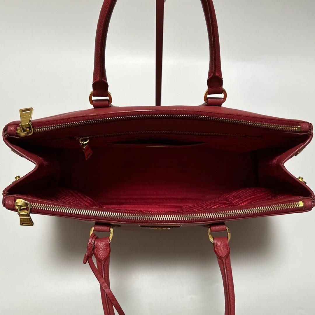 PRADA - i68【極美品】プラダ 三角ロゴ ガレリア サフィアーノ PRADA - i68【極美品】プラダ 三角ロゴ ガレリア サフィアーノ