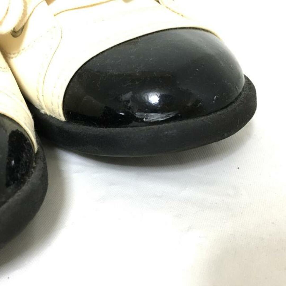 CHANEL(シャネル) スニーカー レディース - アイボリー×黒 レザー CHANEL(シャネル) スニーカー レディース - アイボリー×黒 レザー