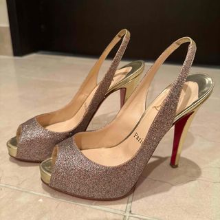 Christian Louboutin(シルバー/銀色系)のフリマアイテム一覧 Christian Louboutin(シルバー/銀色系)のフリマアイテム一覧