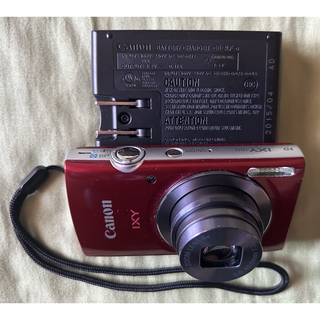 Canon IXY レッド コンパクトデジタルカメラ 本体と充電器付き Canon IXY レッド コンパクトデジタルカメラ 本体と充電器付き