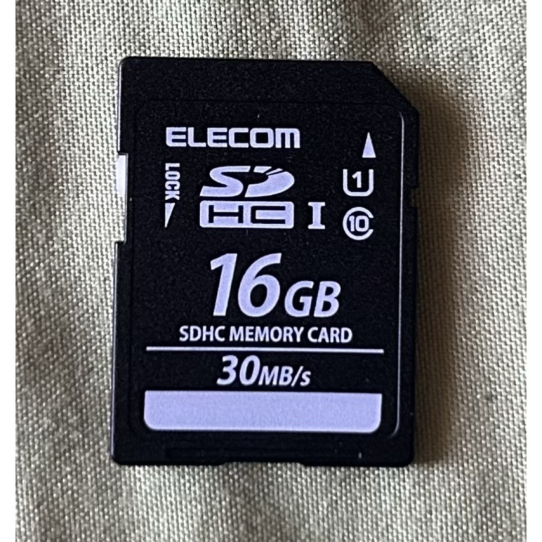 Canon IXY レッド コンパクトデジタルカメラ 本体と充電器付き Canon IXY レッド コンパクトデジタルカメラ 本体と充電器付き